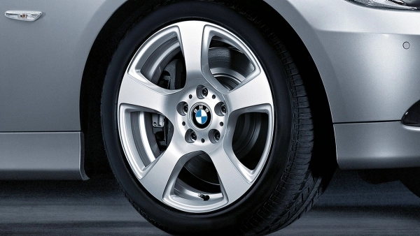 BMW Alufelge Sternspeiche 157 8J x 17 ET 34 Silber Vorderachse /