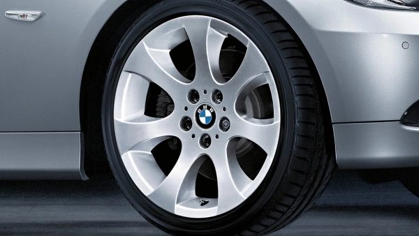 BMW Alufelge Ellipsoidspeiche 162 silber 8,5J ET37 3er E90/E91/E9
