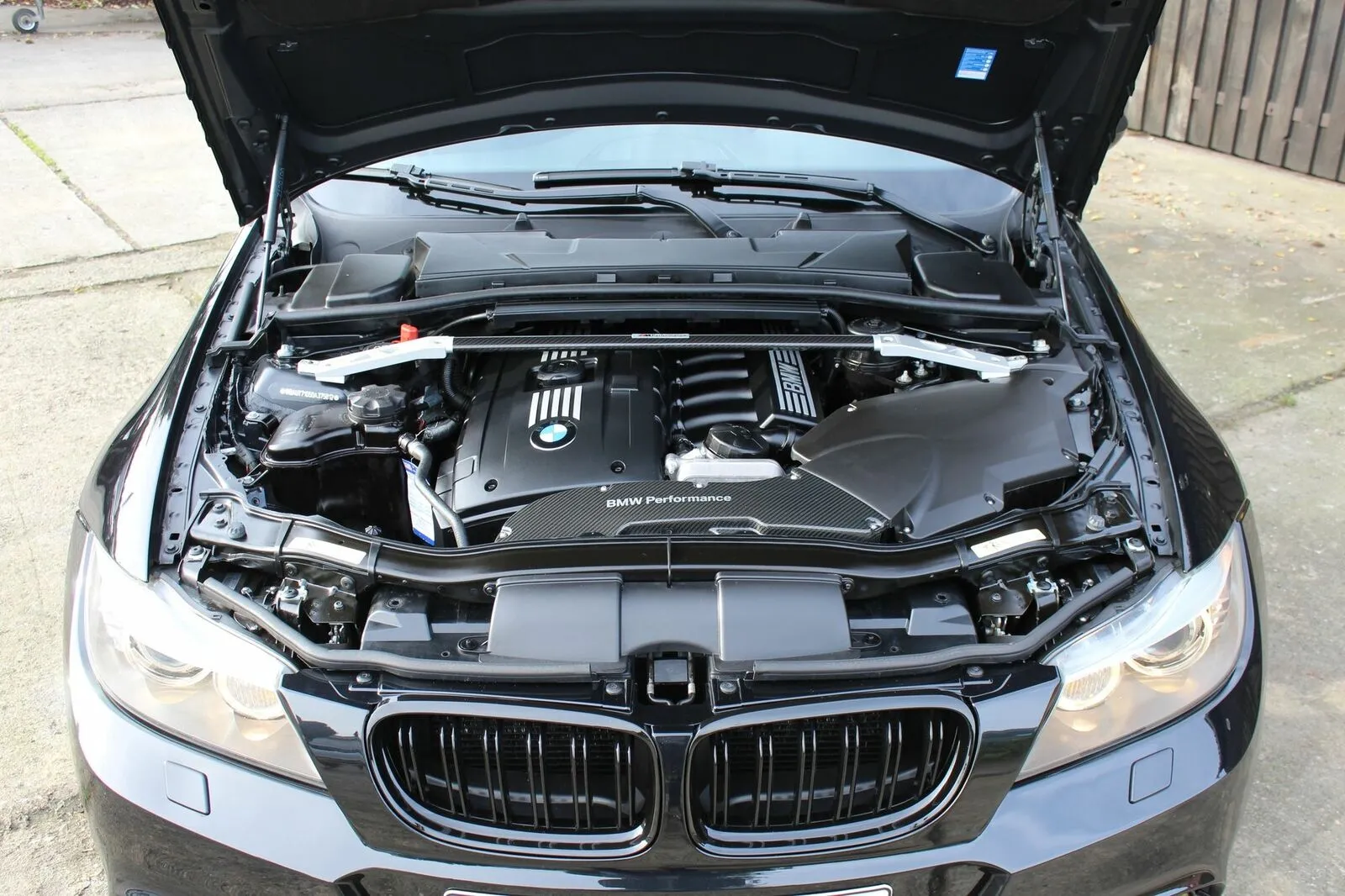 CARBON DOMSTREBE VORNE-OBEN für BMW 1er E87 3er E90 E92 6-Zyl. Nicht 335 NEU!